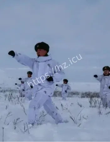 边防官兵零下低温野外拉练
